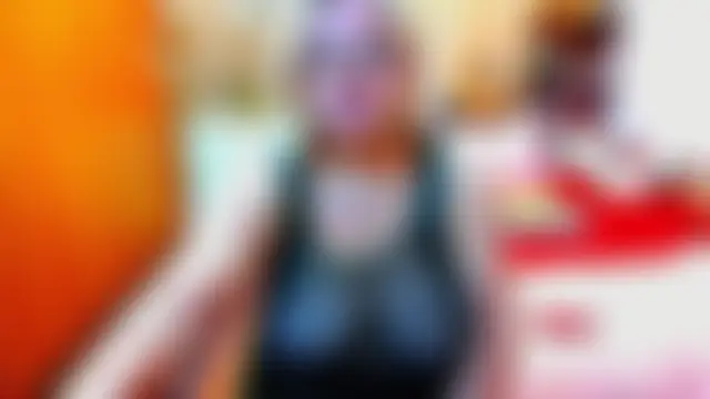 Angelahotxxx: διαδικτυακό σόου στην κάμερα
