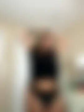 Aleesa_milfxo's Live Sex Cam Show