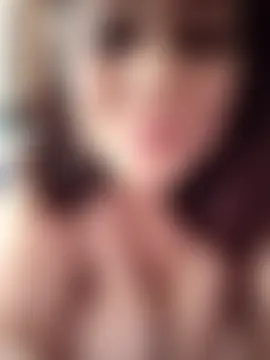 Lucia8600's Live Sex Cam Show