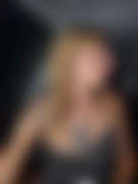 SheIsSomething's Live Sex Cam Show