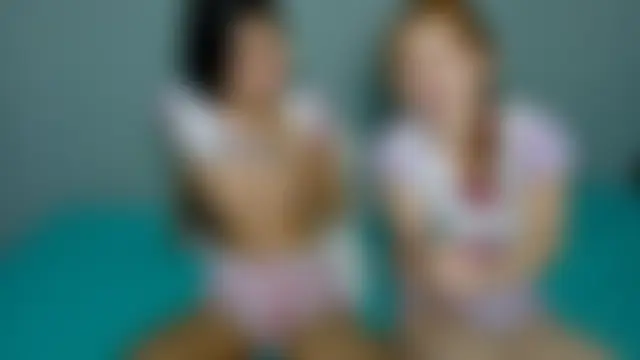 strawberrymia68's Live Sex Cam Show