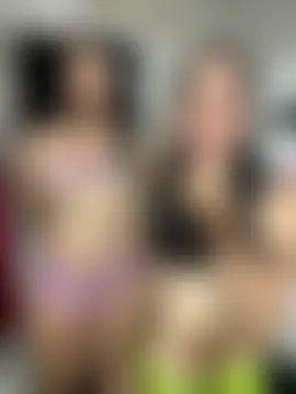 royalgirls_x's Live Sex Cam Show