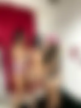 royalgirls_x's Webcam Show