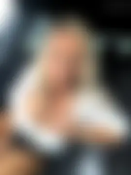 Bustyblondebabe32's Live Sex Cam Show
