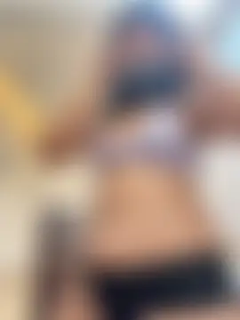 youngcoupleloverose's Live Sex Cam Show