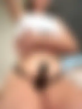 MilkMoMIA's Live Sex Cam Show