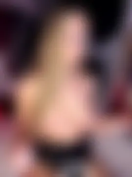 AubrieleRouj1's Live Sex Cam Show