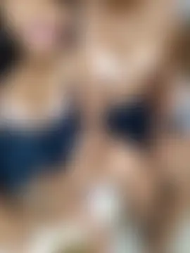 Unique_MomandDaughterrs' Live Sex Cam Show