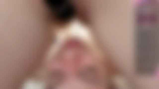 Brilliant-Kiss' Webcam Show