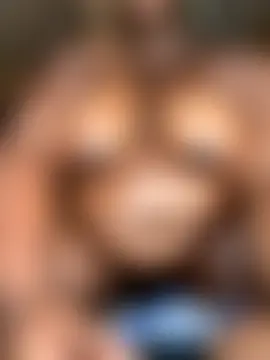 creamynala: διαδικτυακό σόου στην κάμερα