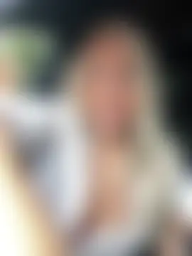 Bustyblondebabe32's Live Sex Cam Show