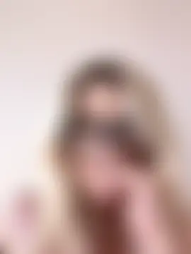 SuzieSub's Live Sex Cam Show