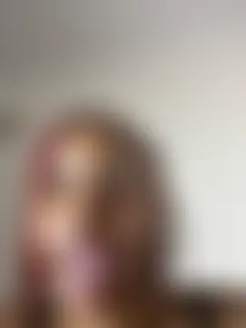 Rose_berry: διαδικτυακό σόου στην κάμερα