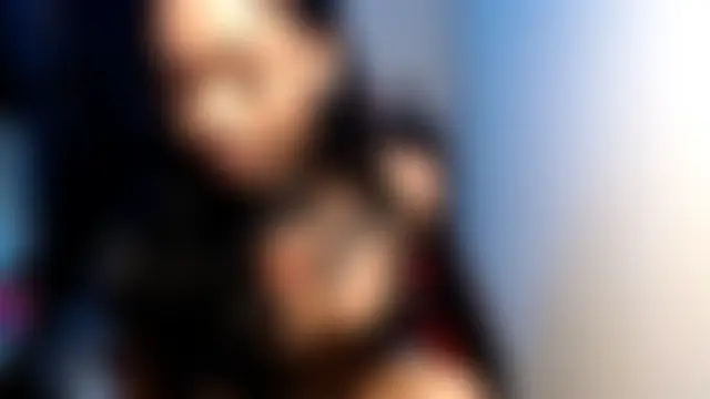 TrinityTeighlor: διαδικτυακό σόου στην κάμερα