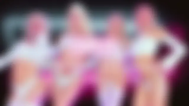 Queens_Wonders_Blonders: διαδικτυακό σόου στην κάμερα