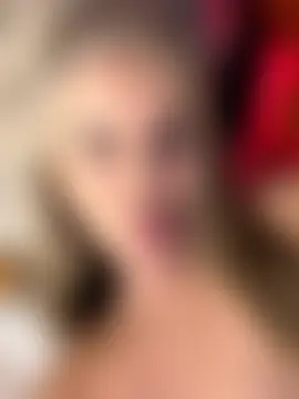 AubrieleRouj1's Live Sex Cam Show