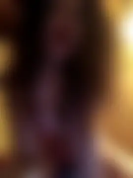 CurlyElisa's Live Sex Cam Show