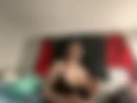 Snowbunnycake_131's Webcam Show