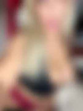 LittleMissEeve's Live Sex Cam Show