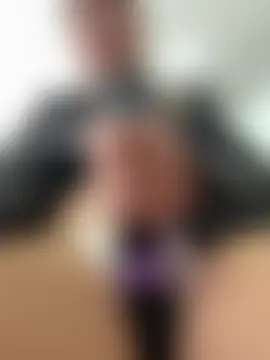 Emily-7_'s Live Sex Cam Show