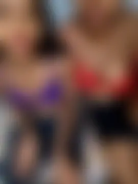 Unique_MomandDaughterrs' Live Sex Cam Show