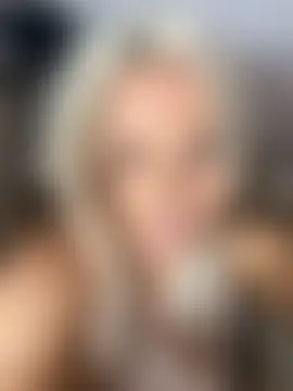 Bustyblondebabe32's Live Sex Cam Show