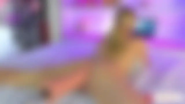 ChiaraLewis' Live Sex Cam Show