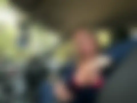 Elliemaee's Live Sex Cam Show