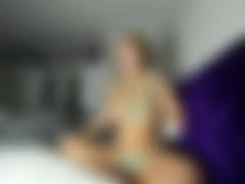 MissAroraaaxo's Live Sex Cam Show