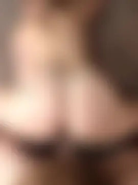 EllieEnchantress' Live Sex Cam Show