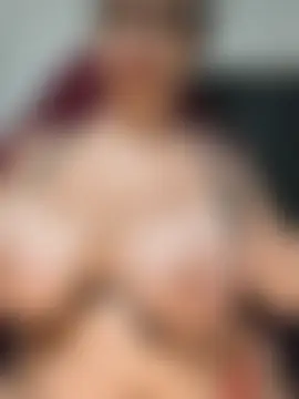 AvaDivaMilf's Live Sex Cam Show