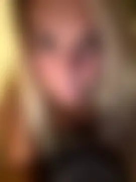 Bustyblondebabe32's Live Sex Cam Show