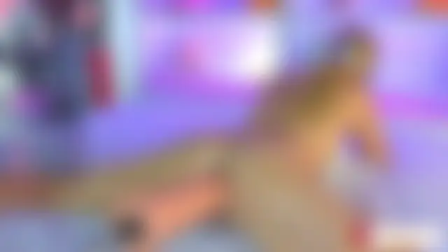 ChiaraLewis' Live Sex Cam Show