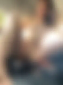 DoriDeluxe66's Live Sex Cam Show