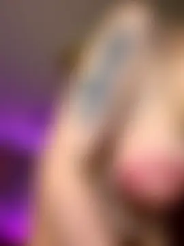 HugeBoobsAlice's Live Sex Cam Show