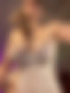 HugeBoobsAlice's Webcam Show