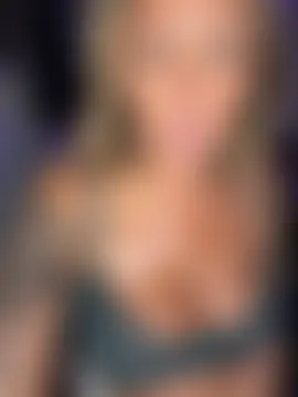 bossyroxy84's Live Sex Cam Show