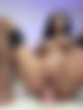 IrisRossie's Live Sex Cam Show