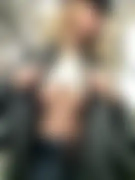 LoraaDoll's Live Sex Cam Show