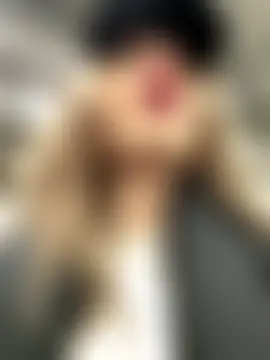 LoraaDoll's Live Sex Cam Show