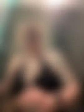 BustyBonnieUK's Live Sex Cam Show