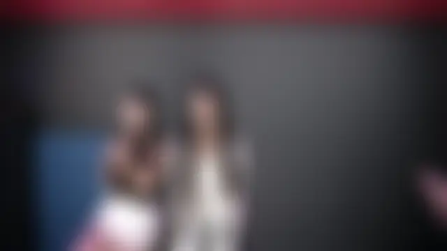 Pokazy przed kamerką – U-R-HERE