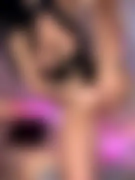 SelenaBee's Live Sex Cam Show