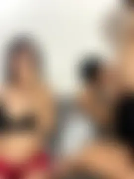 royalgirls_x's Webcam Show