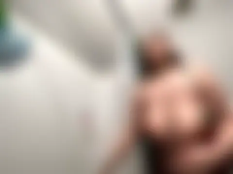 Snowbunnycake_131's Webcam Show