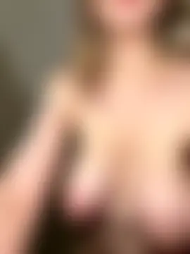 HugeBoobsAlice's Live Sex Cam Show