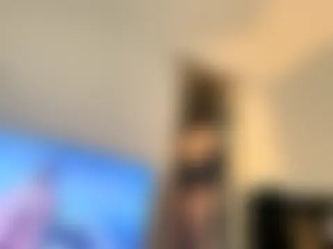 Snowbunnycake_131's Webcam Show