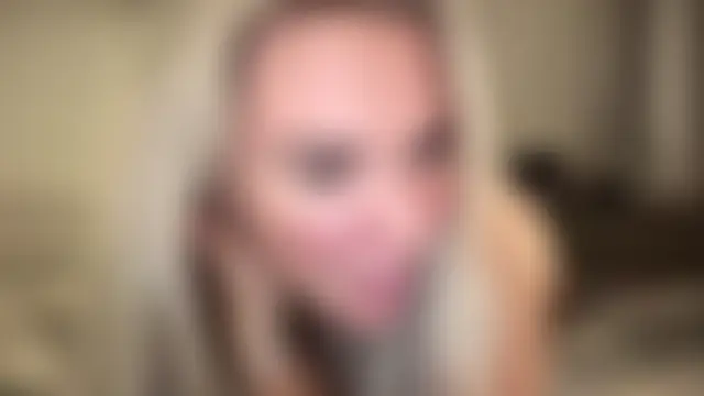 Bustyblondebabe32's Live Sex Cam Show