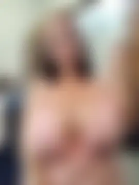 Lucia8600's Live Sex Cam Show