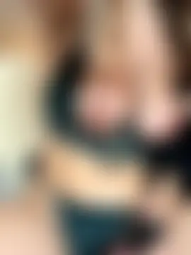 Wetbabygirlxo's Live Sex Cam Show